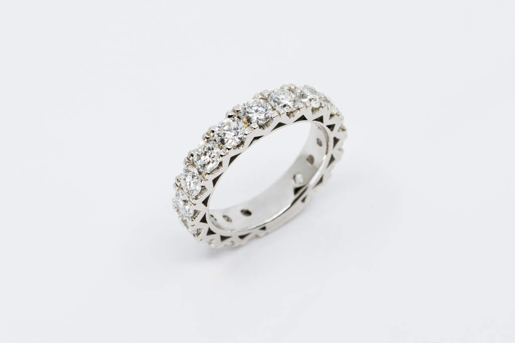 Girodito diamanti Infinity white - Gioielleria Casavola Noci big - anello fidanzamento importante