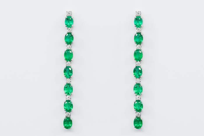 Orecchini lunghi smeraldi Prestige - Gioielleria Casavola Noci - idea regalo per un gioiello importante