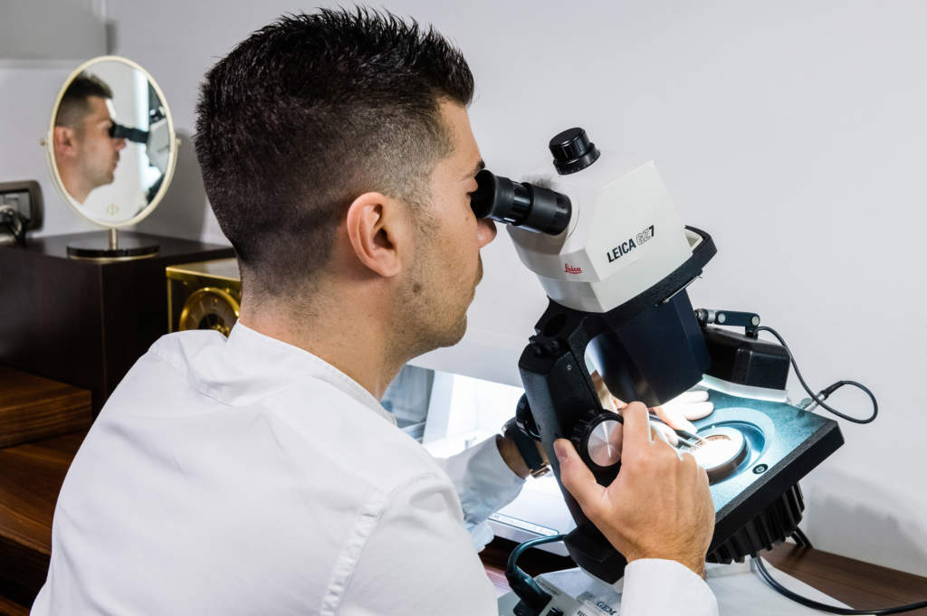 Gioielleria Casavola di Noci - Analisi gemmologica - Dario al microscopio - Diamanti e pietre preziose