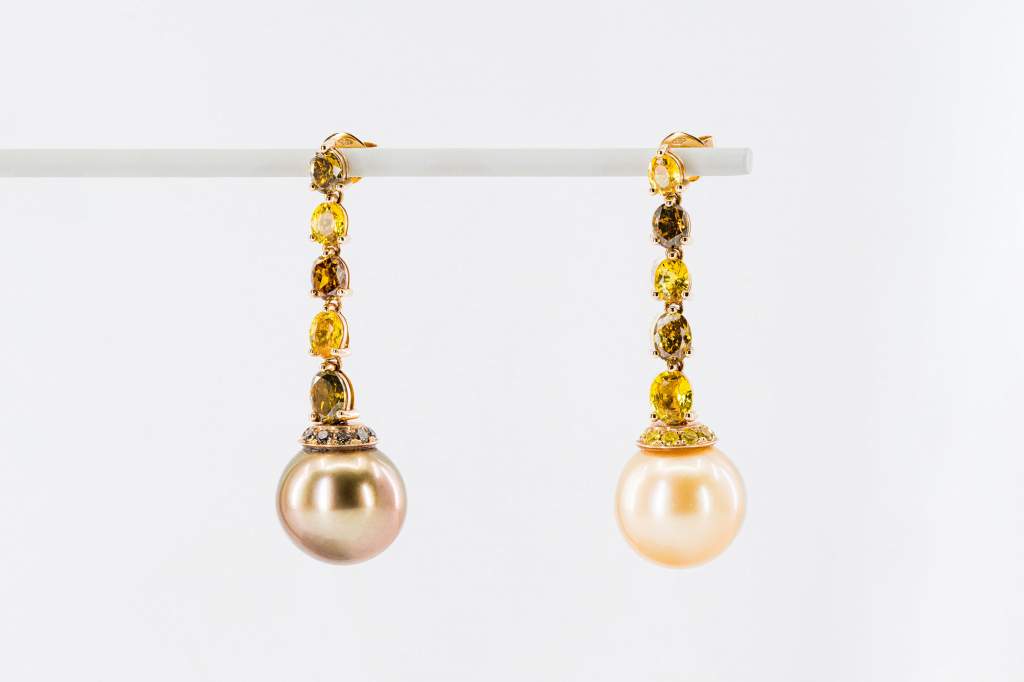 Orecchini pendenti perle fantasia Prestige - Gioielleria Casavola Noci - diamanti fancy - zaffiri gialli - idee regalo donne