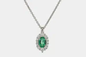 Crivelli collana pendente ovale con smeraldo - Gioielleria Casavola di Noci - idee regalo compleanno 50 anni mamma