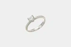 Anello solitario diamante cuore 0.40 ct pavé white - Gioielleria Casavola di Noci - idee per proposta di matrimonio romantica - regalo per lei